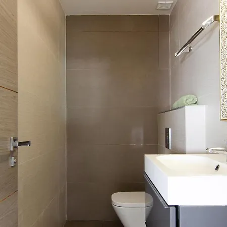 Cerca Barcelona Hotel *